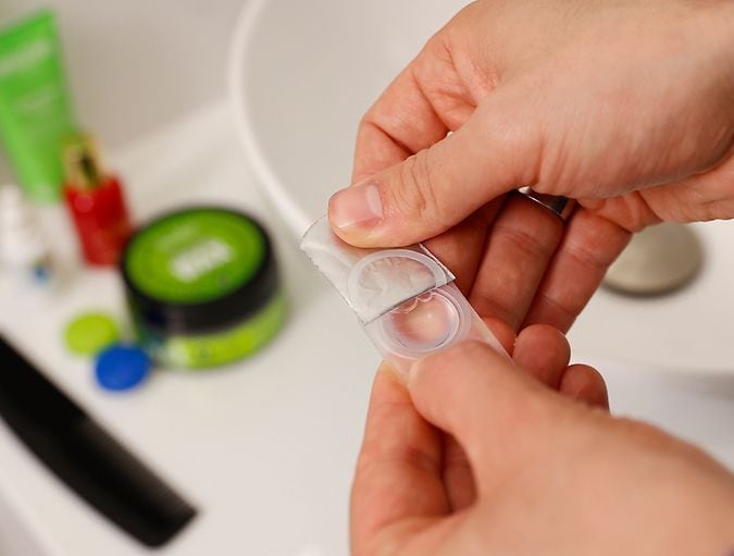 CH-5244 VD_LB - Web - Hard contact lenses vs soft contact lenses_banner