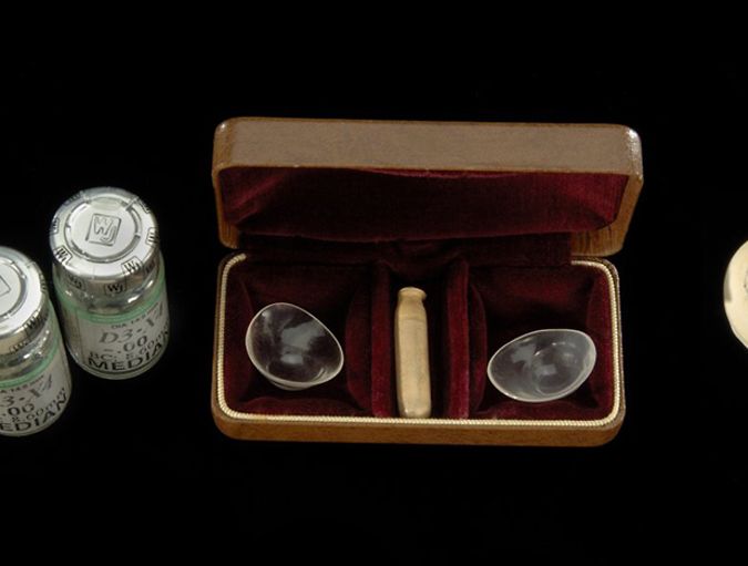 A_brief_history_of_contact_lenses_row_1