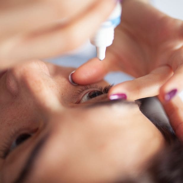 How_to_put_in_eye_drops_row_5