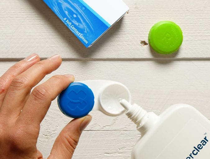 How_to_clean_your_contact_lens_case_row_1